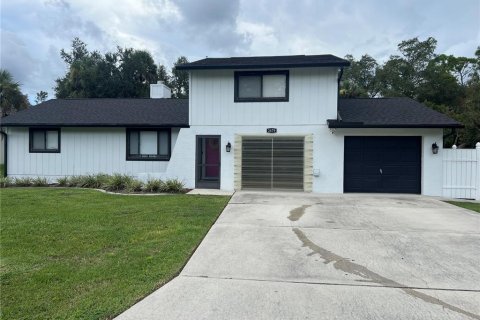 House in Port Charlotte, Florida 3 bedrooms, 138.98 sq.m. № 2106718