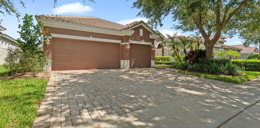 House in Orlando, Florida 4 bedrooms, 291.43 sq.m. № 1885616