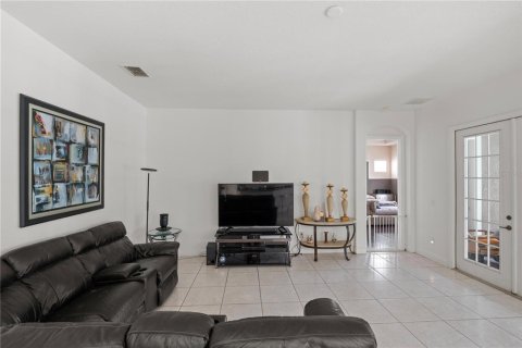 House in Orlando, Florida 4 bedrooms, 291.43 sq.m. № 1885616 - photo 6