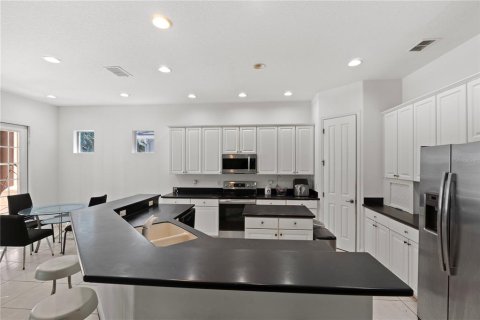 House in Orlando, Florida 4 bedrooms, 291.43 sq.m. № 1885616 - photo 9
