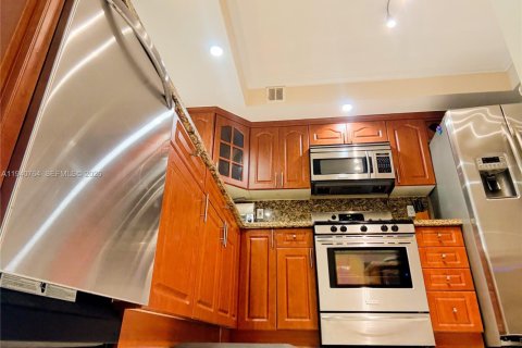 Copropriété à louer à Hallandale Beach, Floride: 2 chambres, 113.53 m2 № 1999877 - photo 11