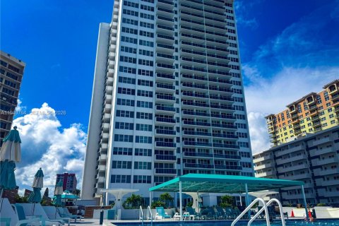 Copropriété à louer à Hallandale Beach, Floride: 2 chambres, 113.53 m2 № 1999877 - photo 24