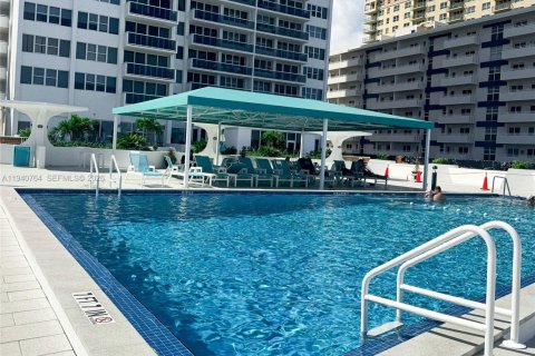 Copropriété à louer à Hallandale Beach, Floride: 2 chambres, 113.53 m2 № 1999877 - photo 22