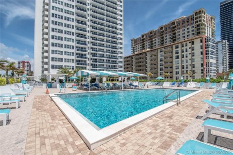 Copropriété à louer à Hallandale Beach, Floride: 2 chambres, 113.53 m2 № 1999877 - photo 21