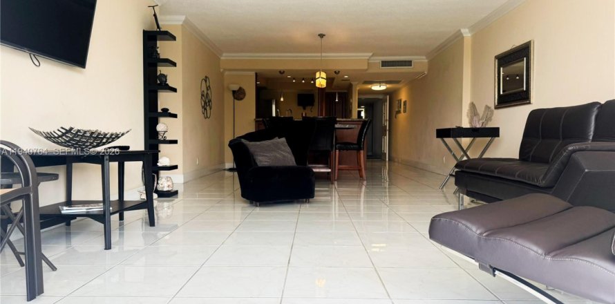 Condo à Hallandale Beach, Floride, 2 chambres  № 1999877