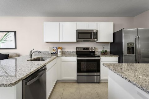 Townhouse in South Daytona, Florida 3 bedrooms, 133.97 sq.m. № 1884815 - photo 3