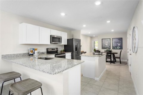 Townhouse in South Daytona, Florida 3 bedrooms, 133.97 sq.m. № 1884815 - photo 4