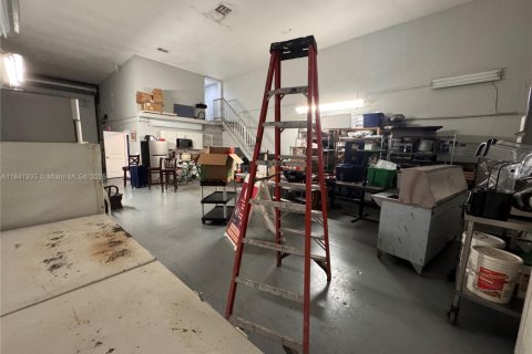 Commercial property in Hialeah, Florida № 1833916 - photo 7