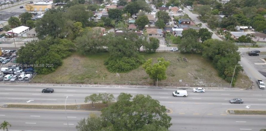 Propiedad comercial en Miami, Florida № 1849046