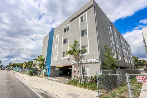 Commercial property in Miami, Florida № 1728701 - photo 2