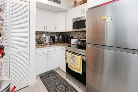 Commercial property in Miami, Florida № 1728701 - photo 17