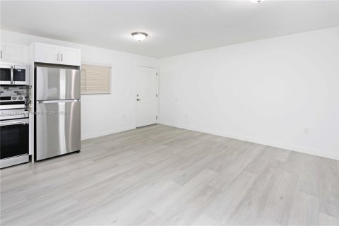 Commercial property in Miami, Florida № 1728701 - photo 4
