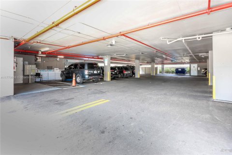 Commercial property in Miami, Florida № 1728701 - photo 20