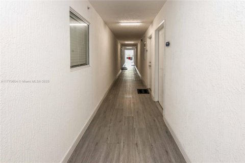 Commercial property in Miami, Florida № 1728701 - photo 19