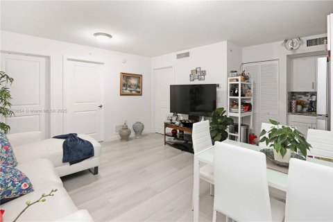 Commercial property in Miami, Florida № 1728701 - photo 11
