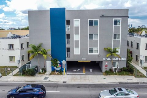 Commercial property in Miami, Florida № 1728701 - photo 1