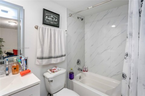 Commercial property in Miami, Florida № 1728701 - photo 18