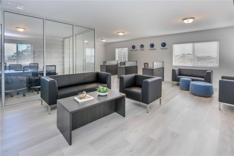 Commercial property in Miami, Florida № 1728701 - photo 25