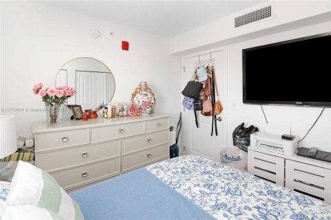 Commercial property in Miami, Florida № 1728701 - photo 15