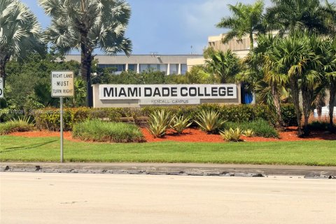 Copropriété à louer à Miami, Floride: 2 chambres, 125.42 m2 № 2432505 - photo 2