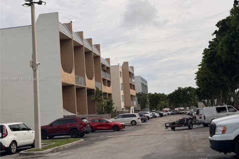 Copropriété à louer à Miami, Floride: 2 chambres, 125.42 m2 № 2432505 - photo 6
