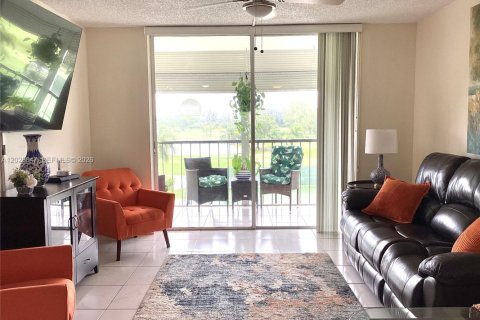 Condominio en venta en Pembroke Pines, Florida, 1 dormitorio, 74.32 m2 № 2077397 - foto 13