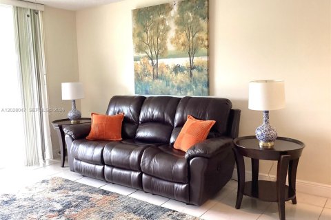 Condominio en venta en Pembroke Pines, Florida, 1 dormitorio, 74.32 m2 № 2077397 - foto 15