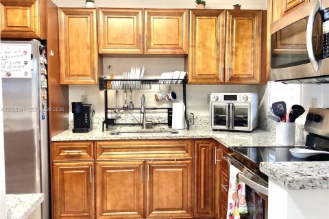 Condominio en venta en Pembroke Pines, Florida, 1 dormitorio, 74.32 m2 № 2077397 - foto 4