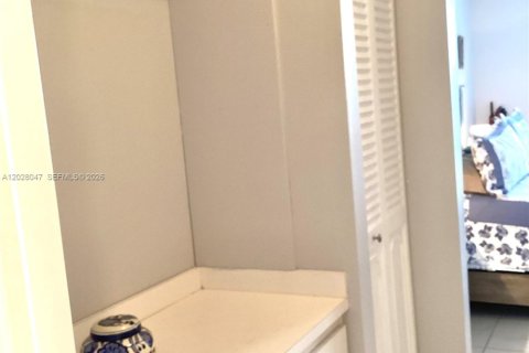Condominio en venta en Pembroke Pines, Florida, 1 dormitorio, 74.32 m2 № 2077397 - foto 30