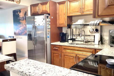 Condominio en venta en Pembroke Pines, Florida, 1 dormitorio, 74.32 m2 № 2077397 - foto 3