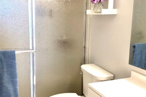 Condominio en venta en Pembroke Pines, Florida, 1 dormitorio, 74.32 m2 № 2077397 - foto 29