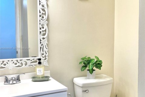 Condominio en venta en Pembroke Pines, Florida, 1 dormitorio, 74.32 m2 № 2077397 - foto 10