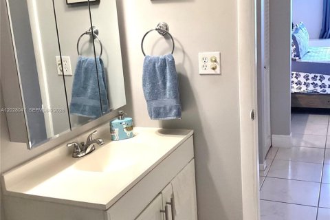 Condominio en venta en Pembroke Pines, Florida, 1 dormitorio, 74.32 m2 № 2077397 - foto 27