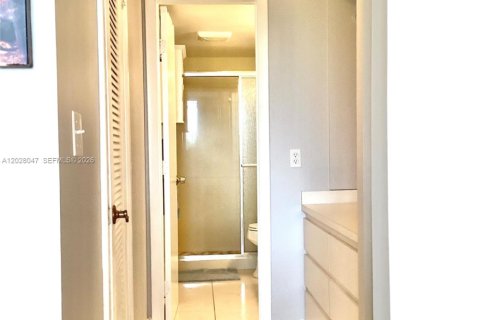 Condominio en venta en Pembroke Pines, Florida, 1 dormitorio, 74.32 m2 № 2077397 - foto 25