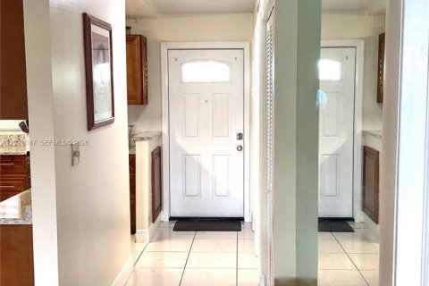 Condominio en venta en Pembroke Pines, Florida, 1 dormitorio, 74.32 m2 № 2077397 - foto 6
