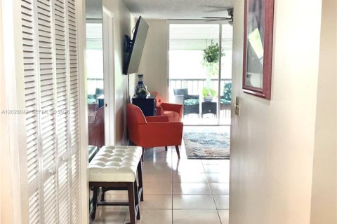 Condominio en venta en Pembroke Pines, Florida, 1 dormitorio, 74.32 m2 № 2077397 - foto 7