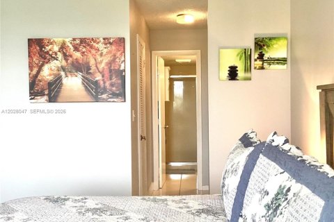 Condominio en venta en Pembroke Pines, Florida, 1 dormitorio, 74.32 m2 № 2077397 - foto 24