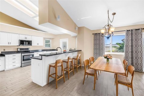 Casa en venta en Seminole, Florida, 4 dormitorios, 232.26 m2 № 2425827 - foto 6