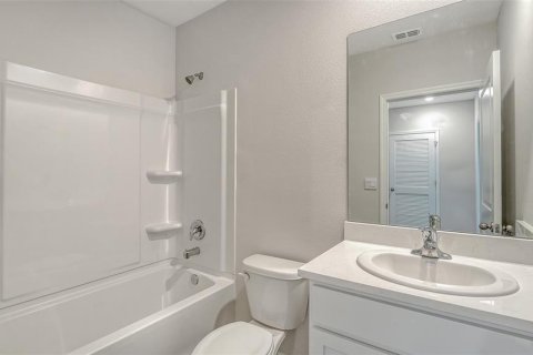 Townhouse in Lakewood Ranch, Florida 3 bedrooms, 136.01 sq.m. № 1906045 - photo 24