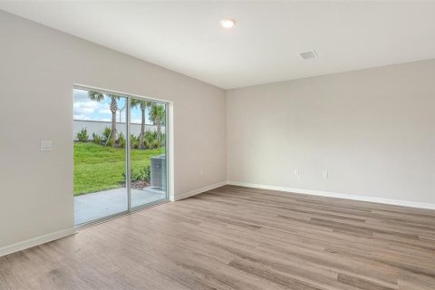 Townhouse in Lakewood Ranch, Florida 3 bedrooms, 136.01 sq.m. № 1906045 - photo 8