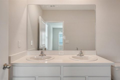 Townhouse in Lakewood Ranch, Florida 3 bedrooms, 136.01 sq.m. № 1906045 - photo 18