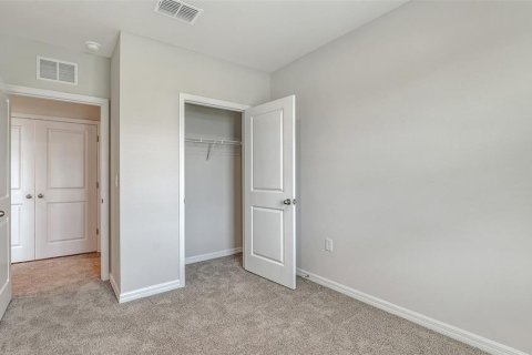 Townhouse in Lakewood Ranch, Florida 3 bedrooms, 136.01 sq.m. № 1906045 - photo 26