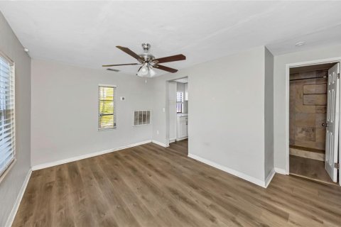 House in Saint Petersburg, Florida 2 bedrooms, 62.43 sq.m. № 2099637 - photo 9