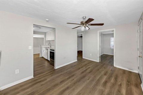 House in Saint Petersburg, Florida 2 bedrooms, 62.43 sq.m. № 2099637 - photo 10