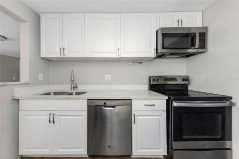 House in Saint Petersburg, Florida 2 bedrooms, 62.43 sq.m. № 2099637 - photo 8