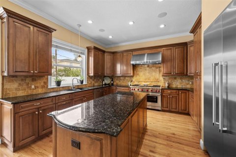 House in Tampa, Florida 5 bedrooms, 370.12 sq.m. № 1690620 - photo 14