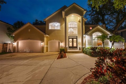 House in Tampa, Florida 5 bedrooms, 370.12 sq.m. № 1690620 - photo 1