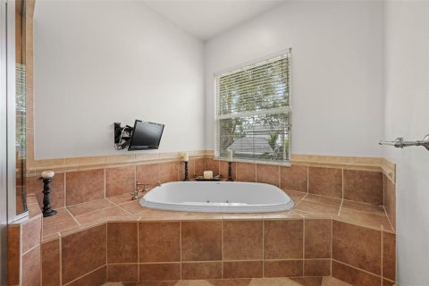 House in Tampa, Florida 5 bedrooms, 370.12 sq.m. № 1690620 - photo 26