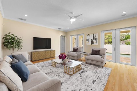 House in Tampa, Florida 5 bedrooms, 370.12 sq.m. № 1690620 - photo 12