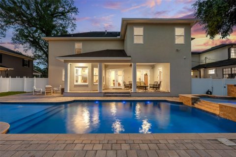 House in Tampa, Florida 5 bedrooms, 370.12 sq.m. № 1690620 - photo 6
